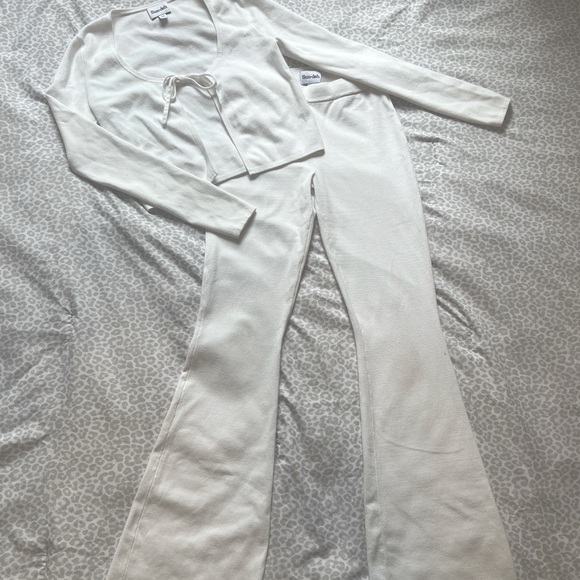 This super cute two piece set from Aritzia is both cozy and stylish! - Picture 5 of 5